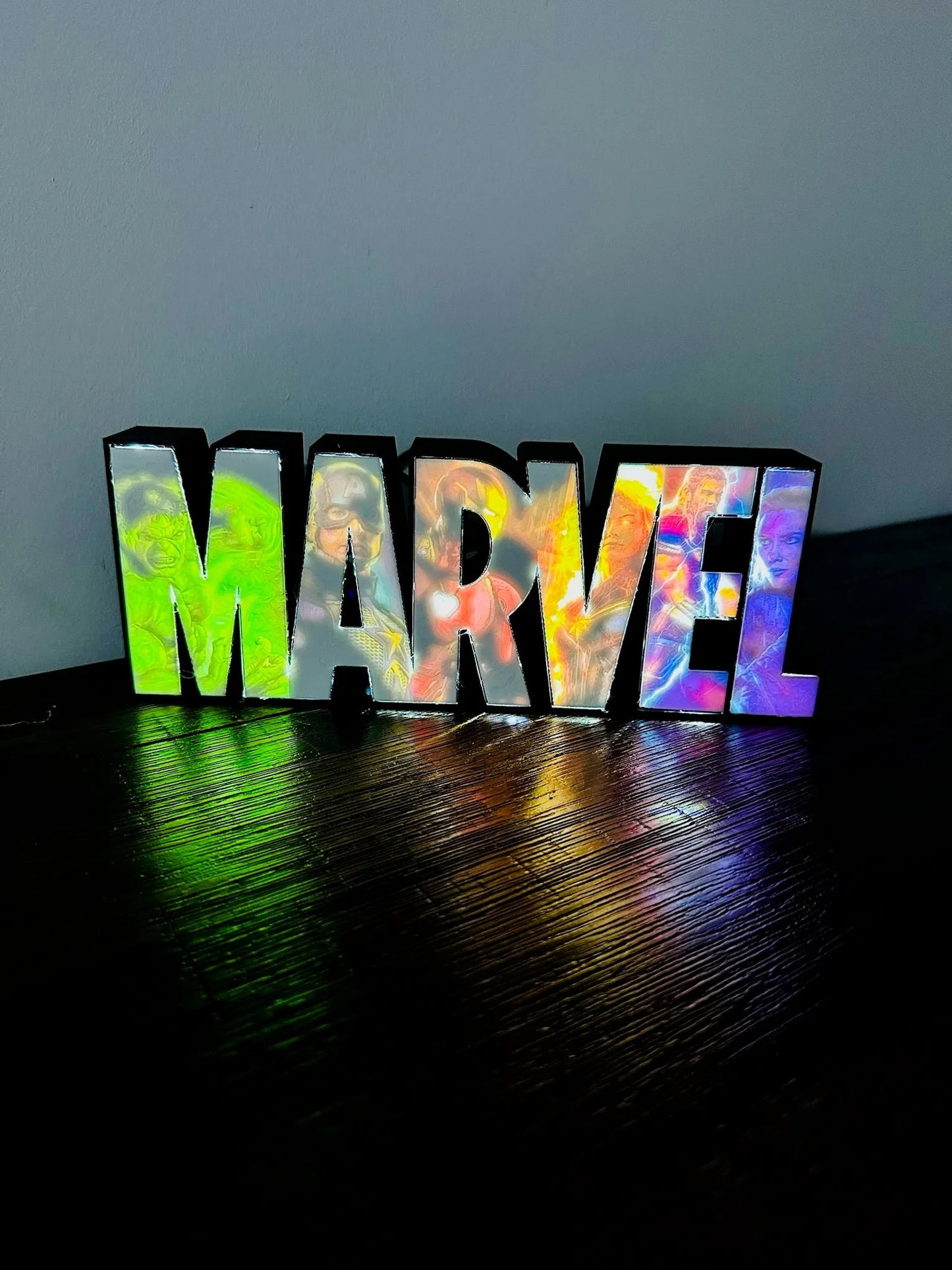 Marvel Light Up Full Colour Comic Art Logo - LED Lit, USB Powered Light Up Sign/Night Light/Wall Art - 25cm wide!
