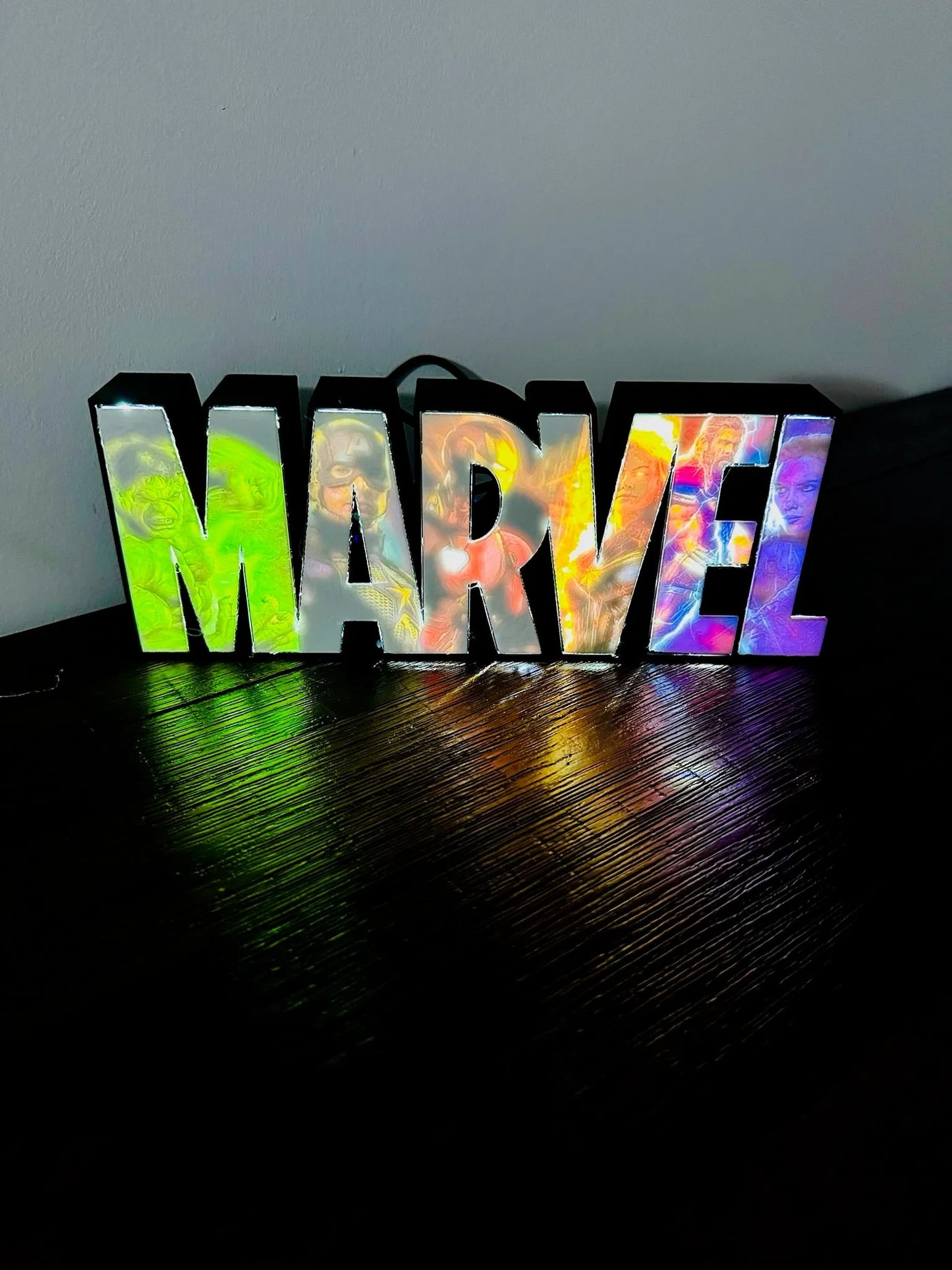 Marvel Light Up Full Colour Comic Art Logo - LED Lit, USB Powered Light Up Sign/Night Light/Wall Art - 25cm wide!