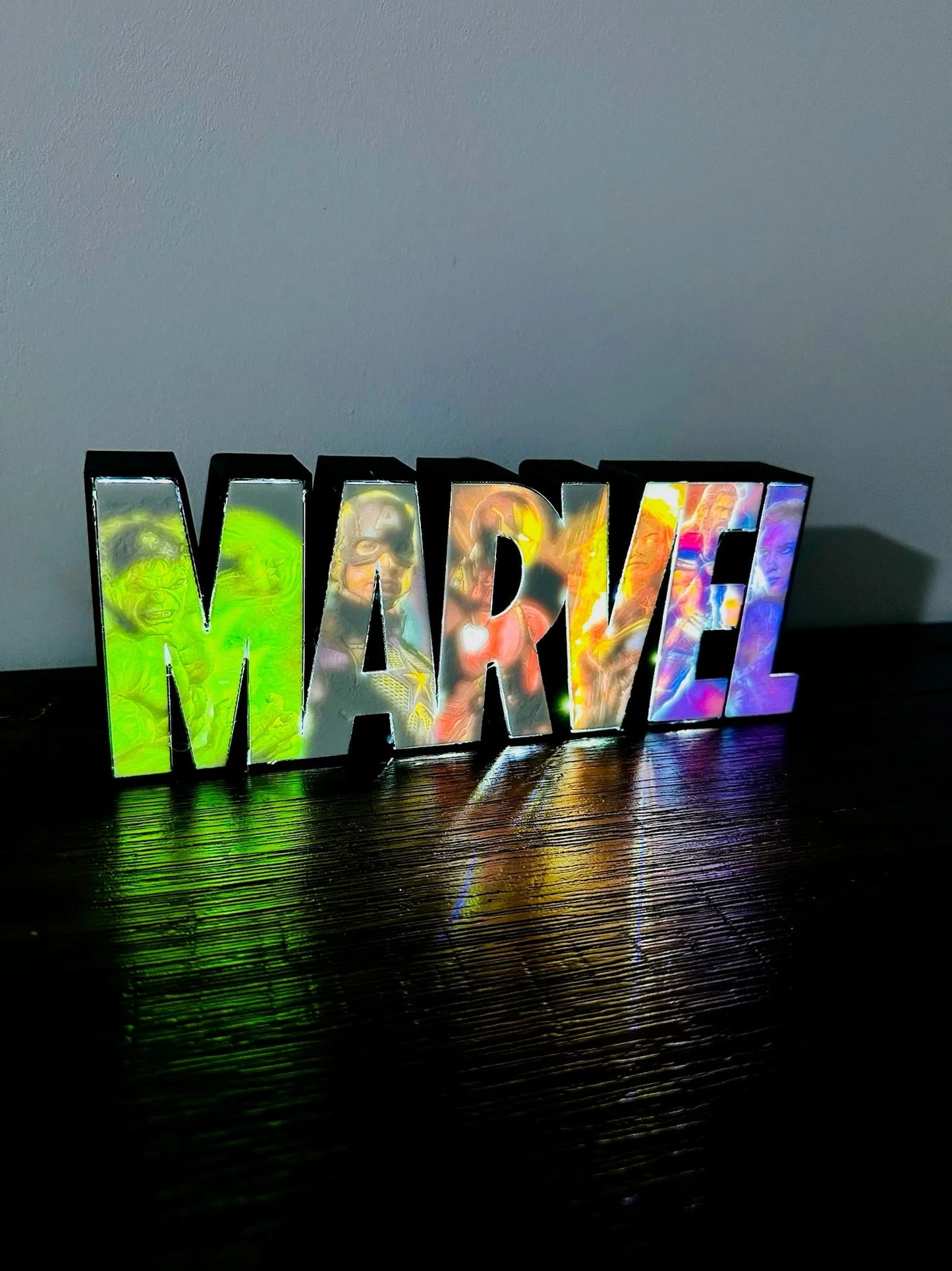 Marvel Light Up Full Colour Comic Art Logo - LED Lit, USB Powered Light Up Sign/Night Light/Wall Art - 25cm wide!