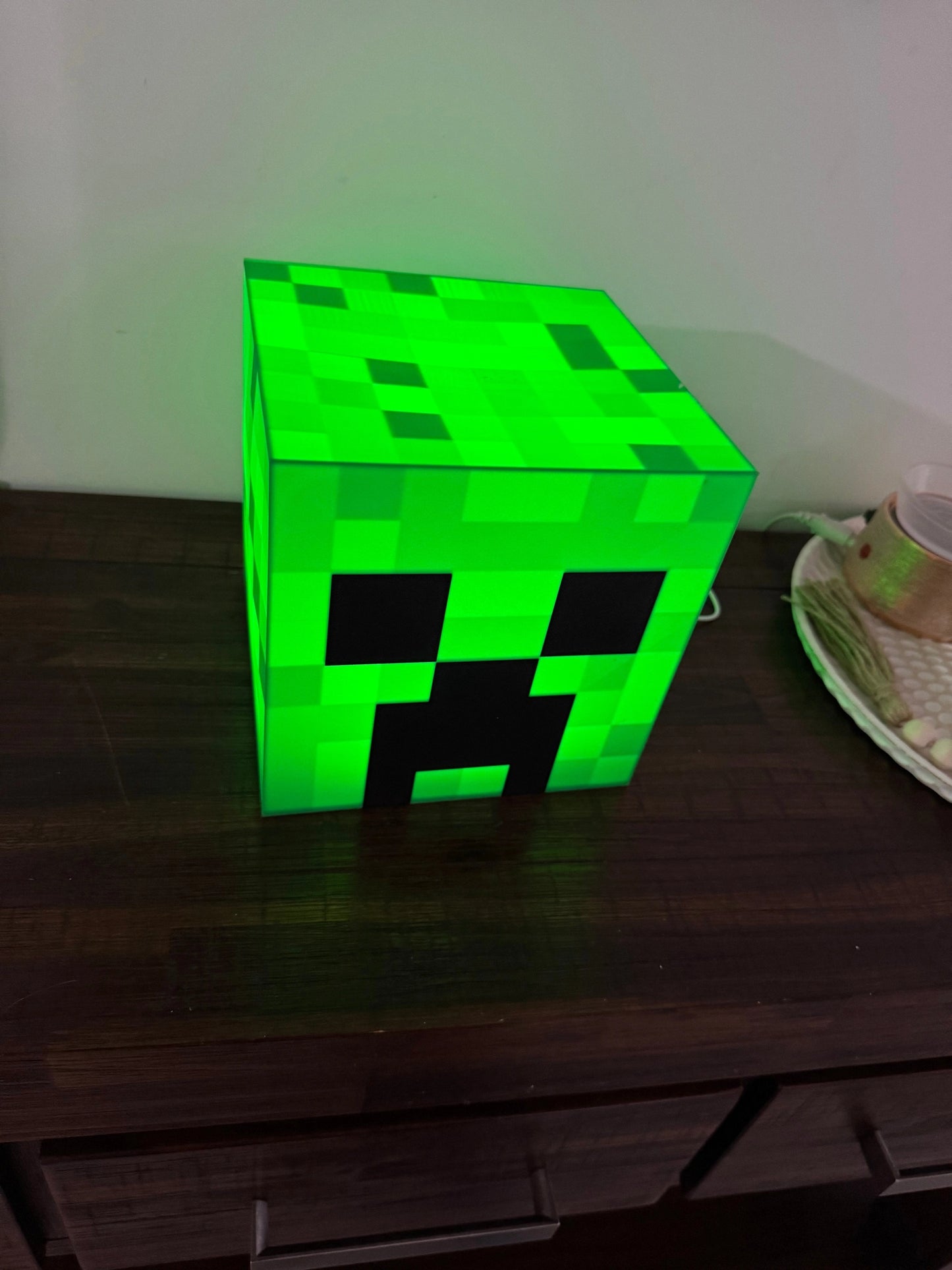 Minecraft: Creeper Cube - Light up Cube - LED Display/Nightlight