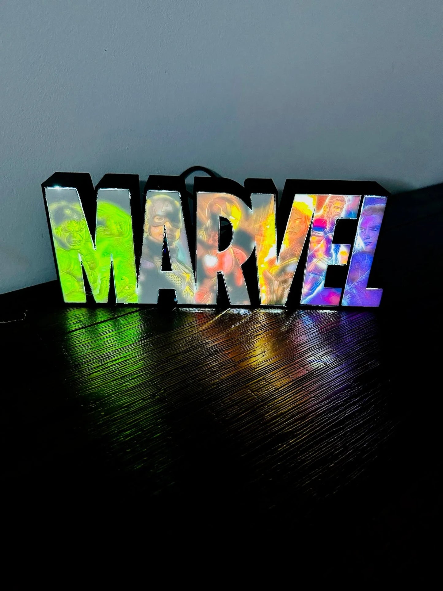 Marvel Light Up Full Colour Comic Art Logo - LED Lit, USB Powered Light Up Sign/Night Light/Wall Art - 25cm wide!
