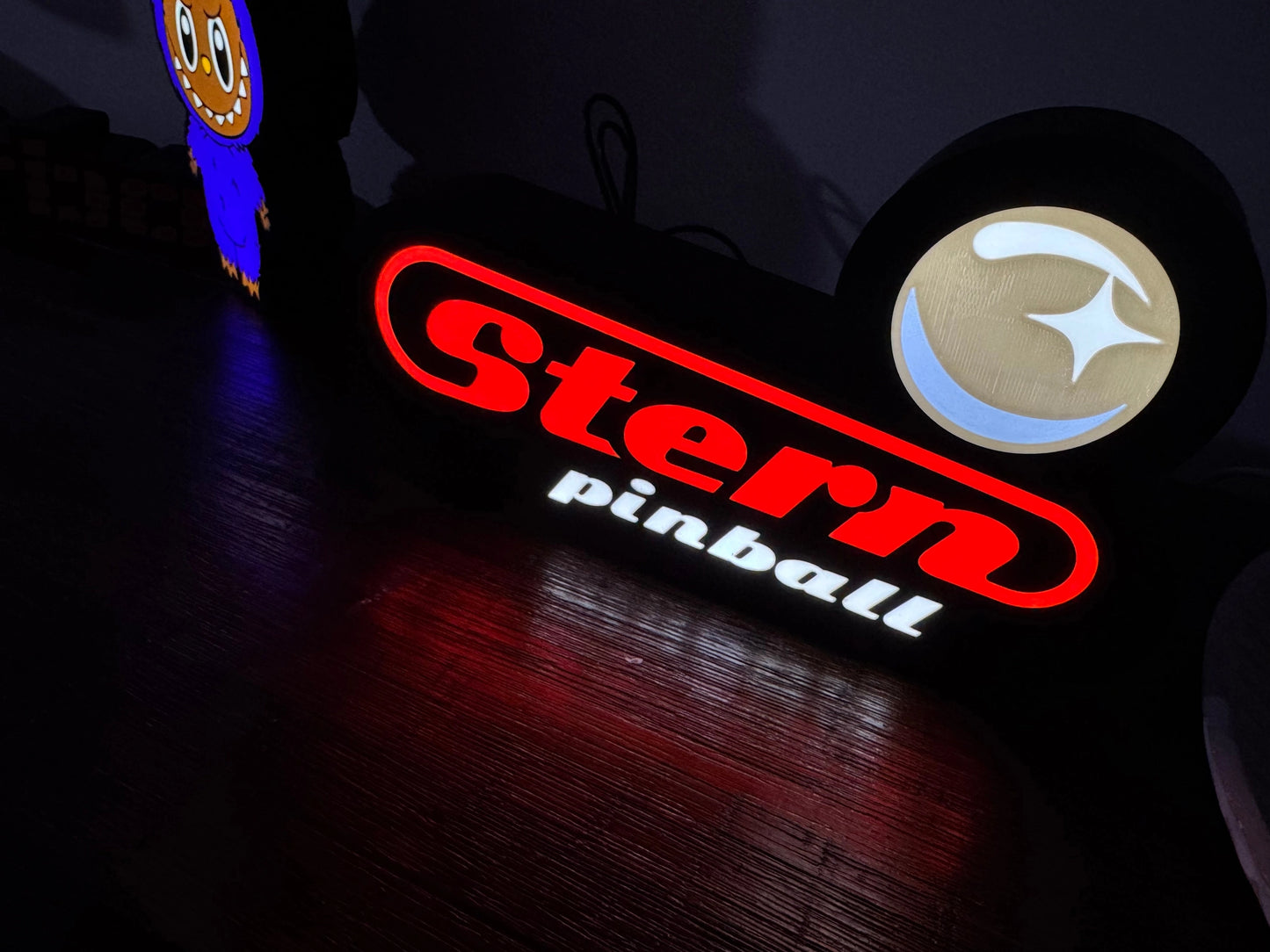 Stern Pinball Logo LED Sign, USB-Powered Night Light: Red & Silver USB Powered Sign