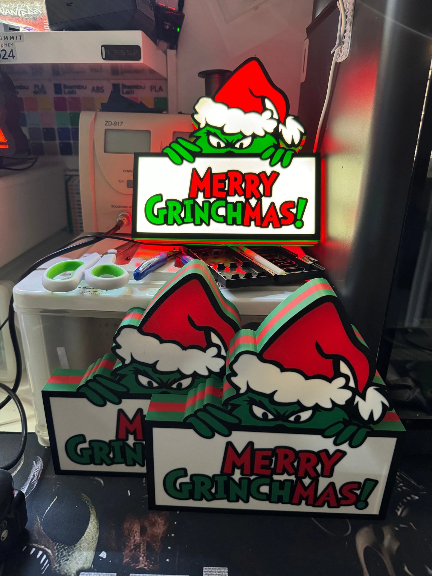 Merry Grinchmas - Peeking Grinch Light Up Sign / Wall Art - Michael's 3D World