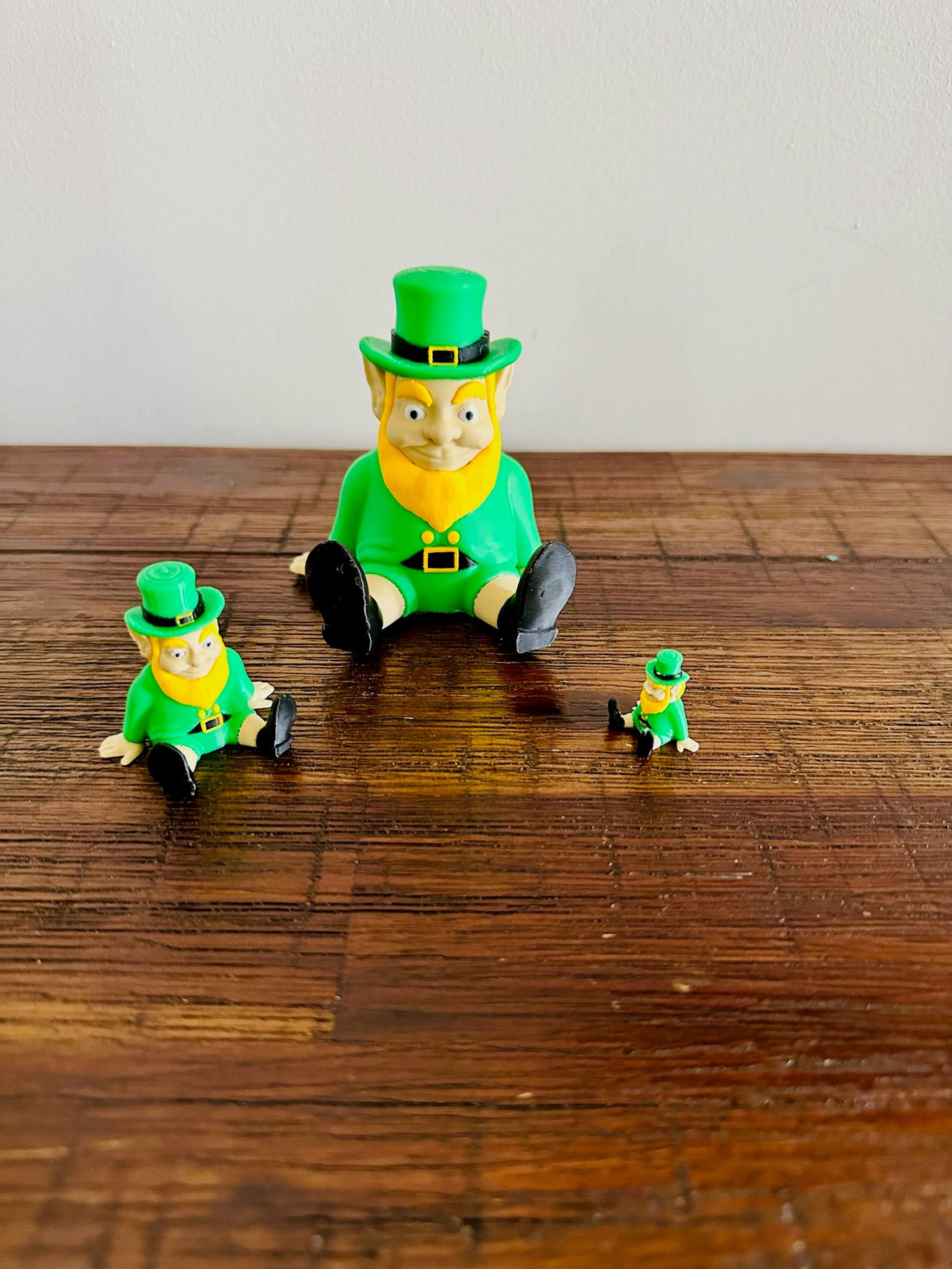 Magnetic Shoulder Leprechaun | Cute Irish Decoration, Lucky Charm for St. Patrick's Day, Whimsical Gift Idea & Fun Collectible