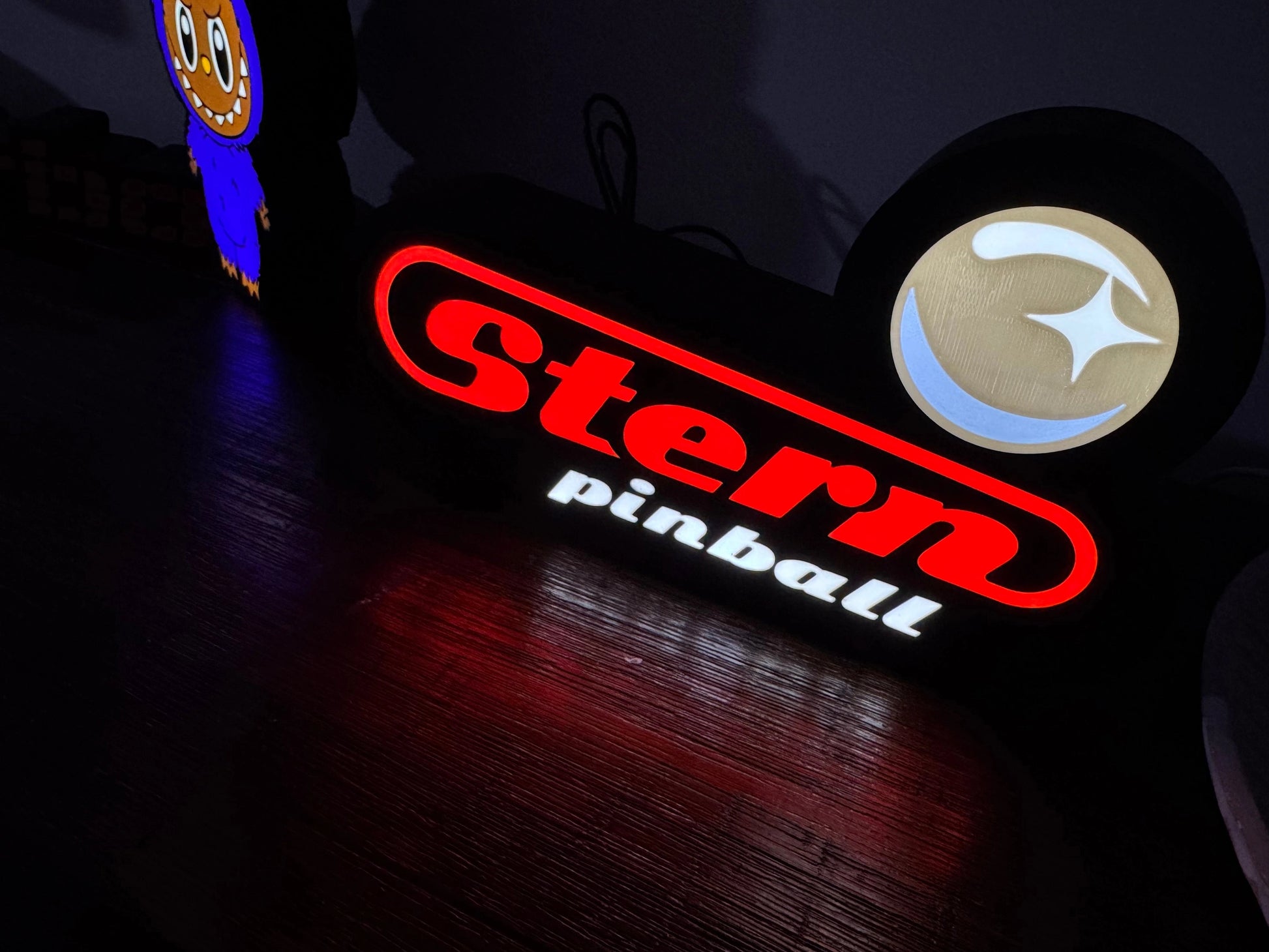 Stern Pinball Logo LED Sign, USB-Powered Night Light: Red & Silver USB Powered Sign