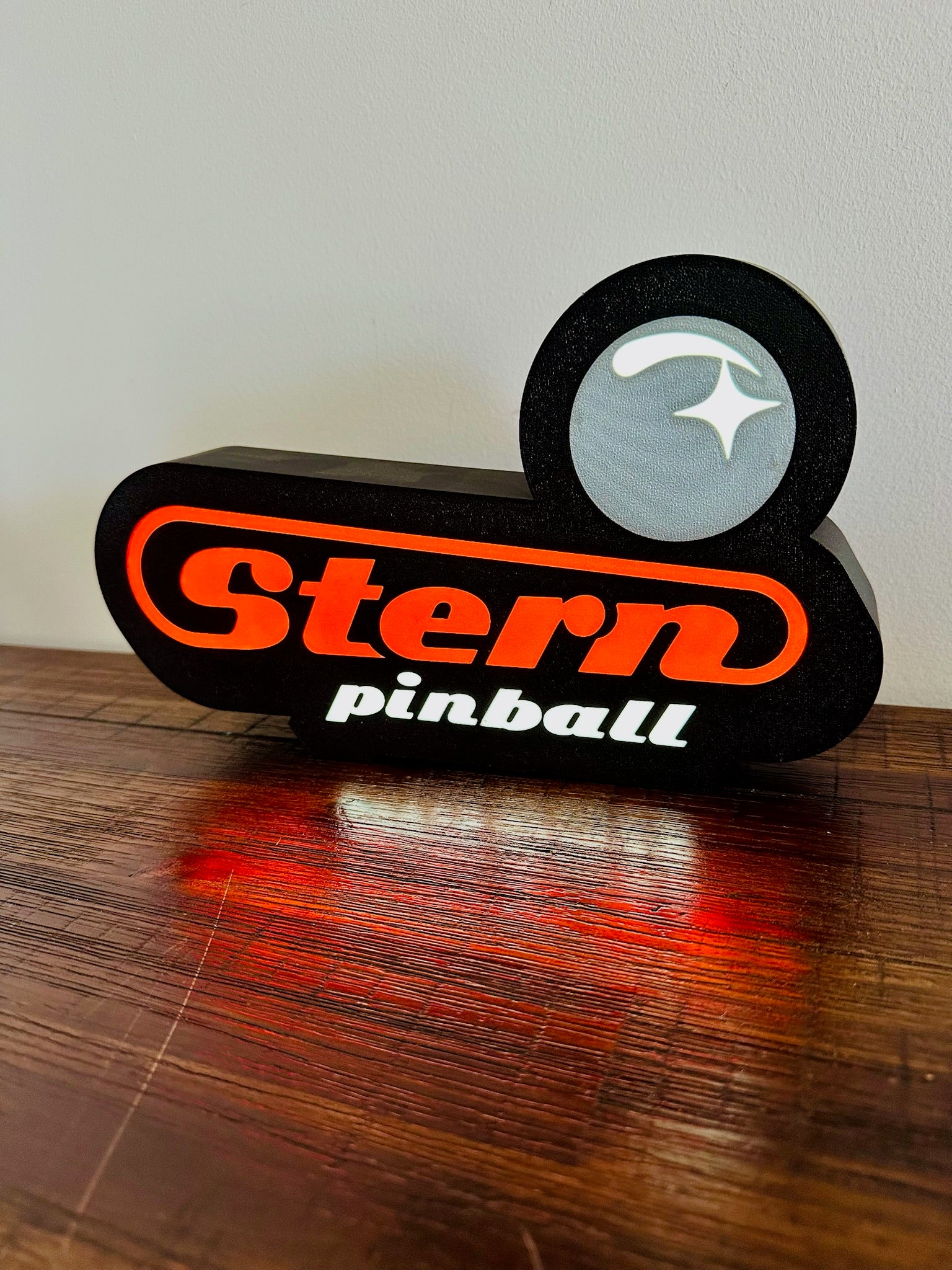 Stern Pinball Logo LED Sign, USB-Powered Night Light: Red & Silver USB Powered Sign