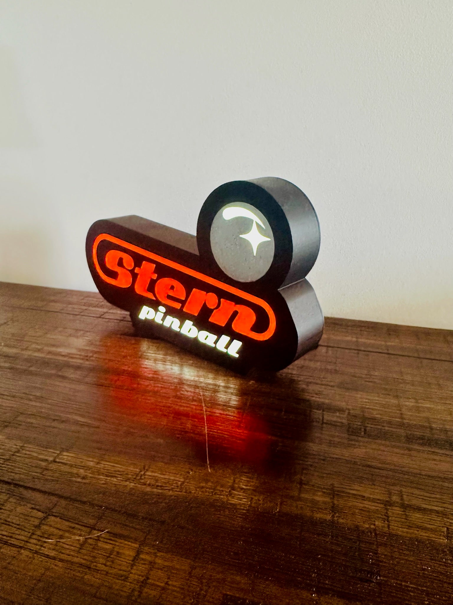 Stern Pinball Logo LED Sign, USB-Powered Night Light: Red & Silver USB Powered Sign