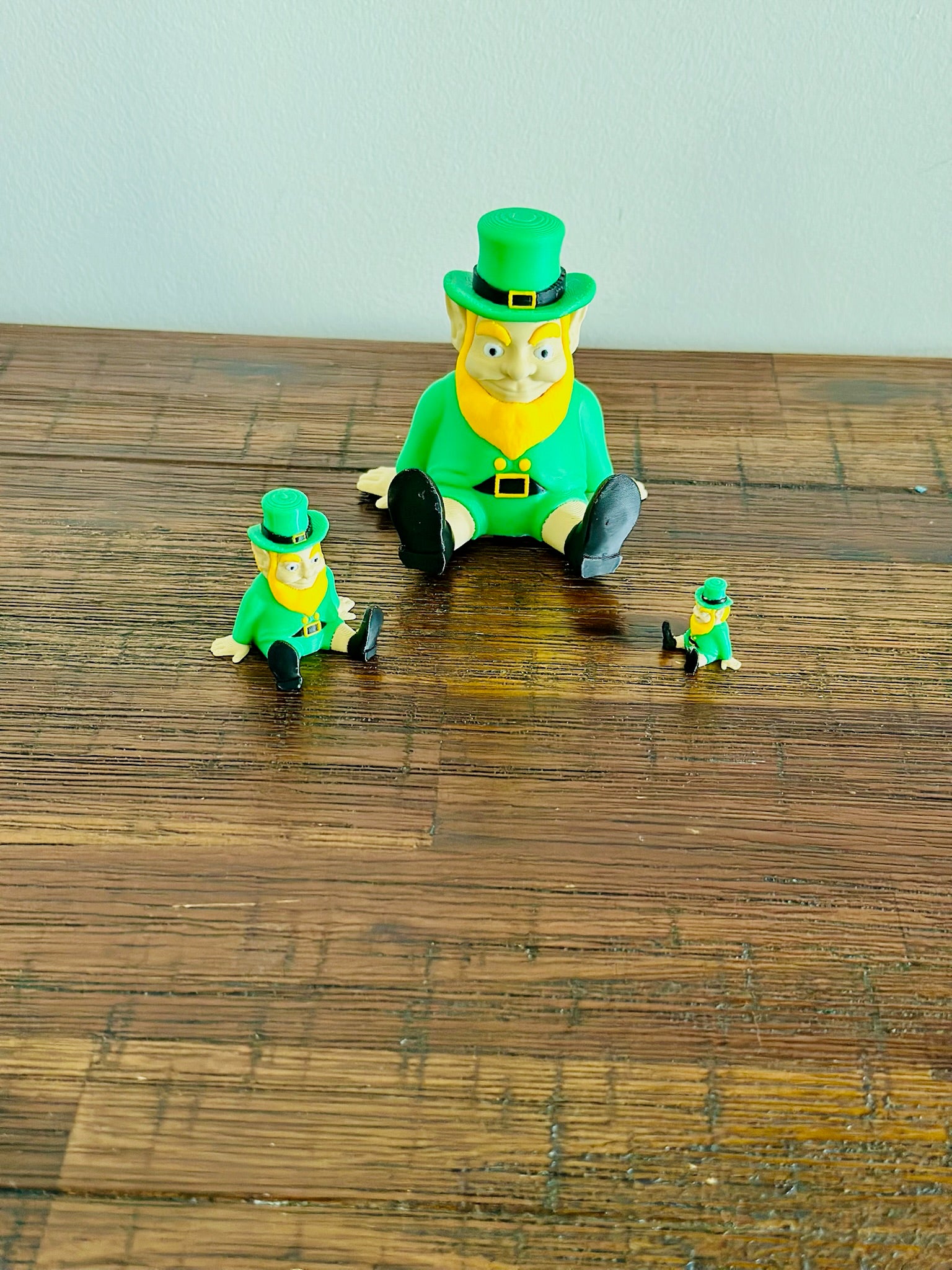 Magnetic Shoulder Leprechaun | Cute Irish Decoration, Lucky Charm for St. Patrick's Day, Whimsical Gift Idea & Fun Collectible