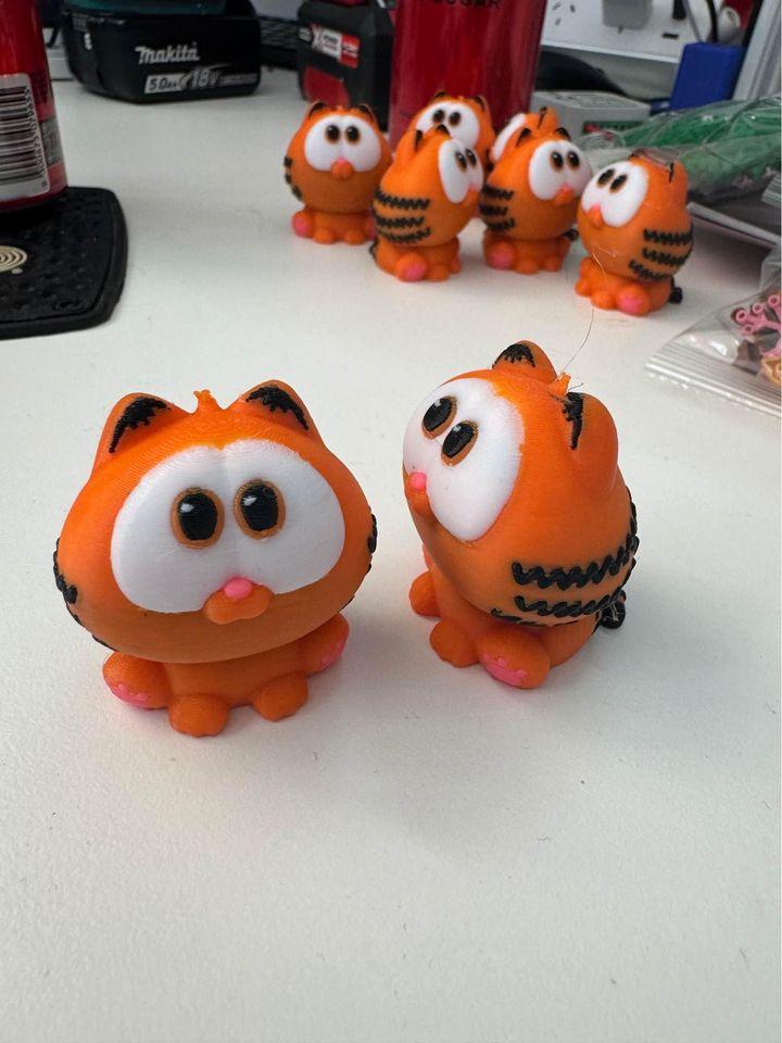 Miniature Baby Garfield! Stands about 5cm tall, solid plastic, very detailed. Unique Gift Idea! - Michael's 3D World